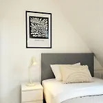 Charmantes Und Ruhiges - Strandnah Und Ideal Fuer Grosse Gruppen - Mit Fahrradunterstellplatz Und Parkplatz *