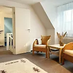 Charmantes Und Ruhiges - Strandnah Und Ideal Fuer Grosse Gruppen - Mit Fahrradunterstellplatz Und Parkplatz * Scharbeutz