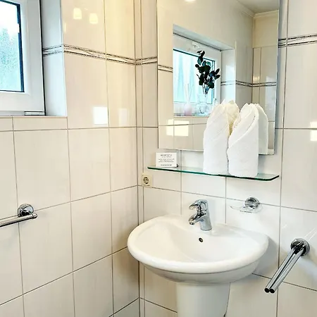 Ferienhaus Charmantes Und Ruhiges - Strandnah Und Ideal Fuer Grosse Gruppen - Mit Fahrradunterstellplatz Und Parkplatz