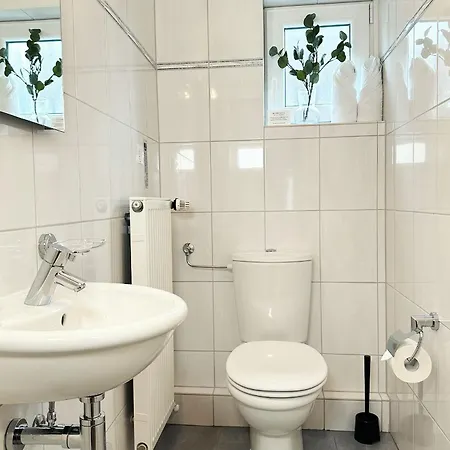 Charmantes Und Ruhiges - Strandnah Und Ideal Fuer Grosse Gruppen - Mit Fahrradunterstellplatz Und Parkplatz Ferienhaus *