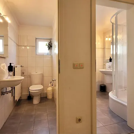 Charmantes Und Ruhiges - Strandnah Und Ideal Fuer Grosse Gruppen - Mit Fahrradunterstellplatz Und Parkplatz *